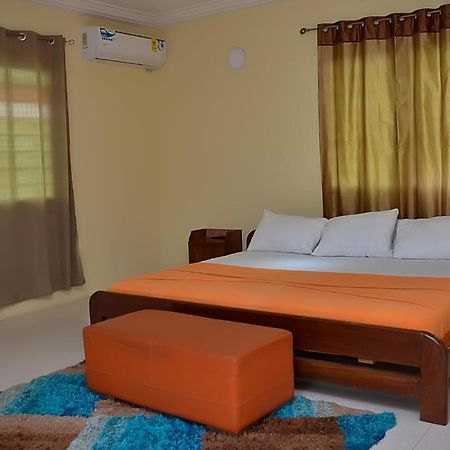 Hotel Loreto Кейп Коуст Екстериор снимка