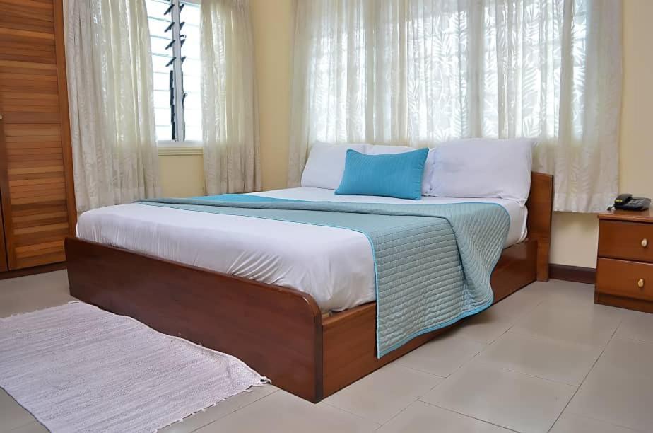 Hotel Loreto Кейп Коуст Екстериор снимка