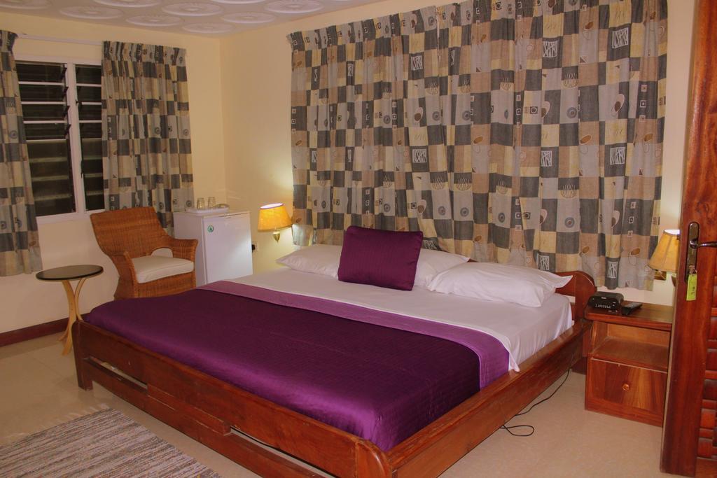 Hotel Loreto Кейп Коуст Екстериор снимка