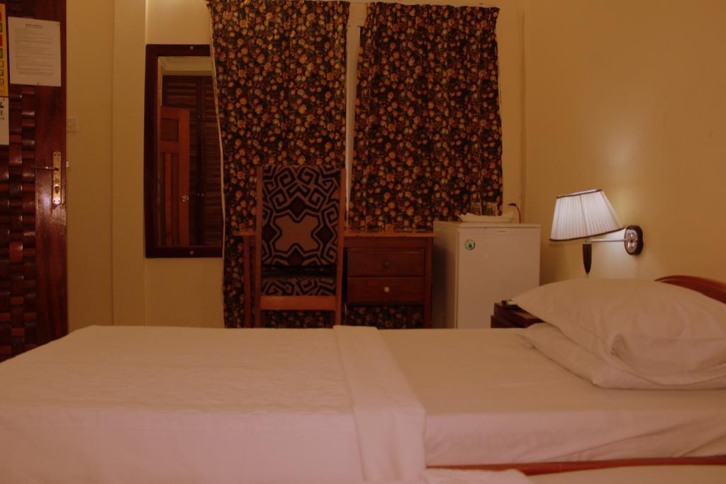 Hotel Loreto Кейп Коуст Екстериор снимка