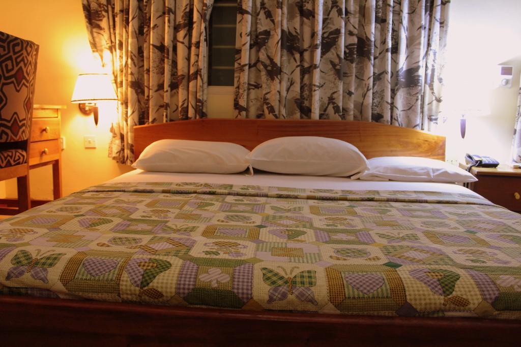 Hotel Loreto Кейп Коуст Екстериор снимка