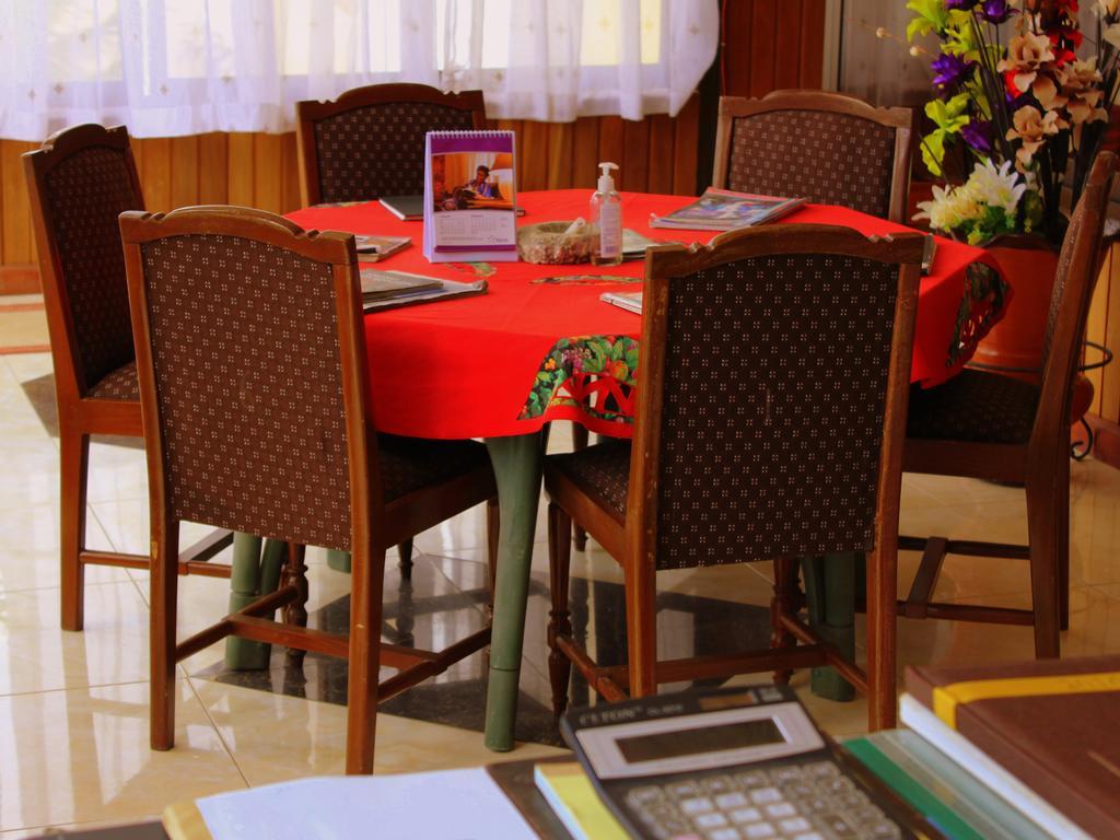 Hotel Loreto Кейп Коуст Екстериор снимка