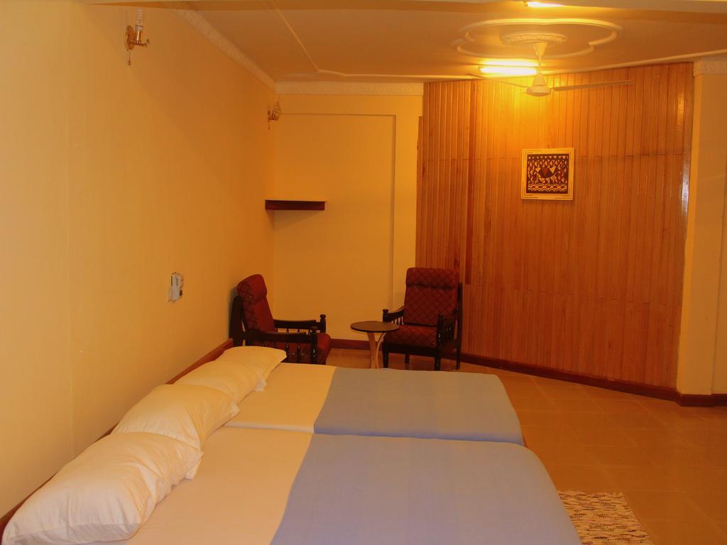 Hotel Loreto Кейп Коуст Екстериор снимка