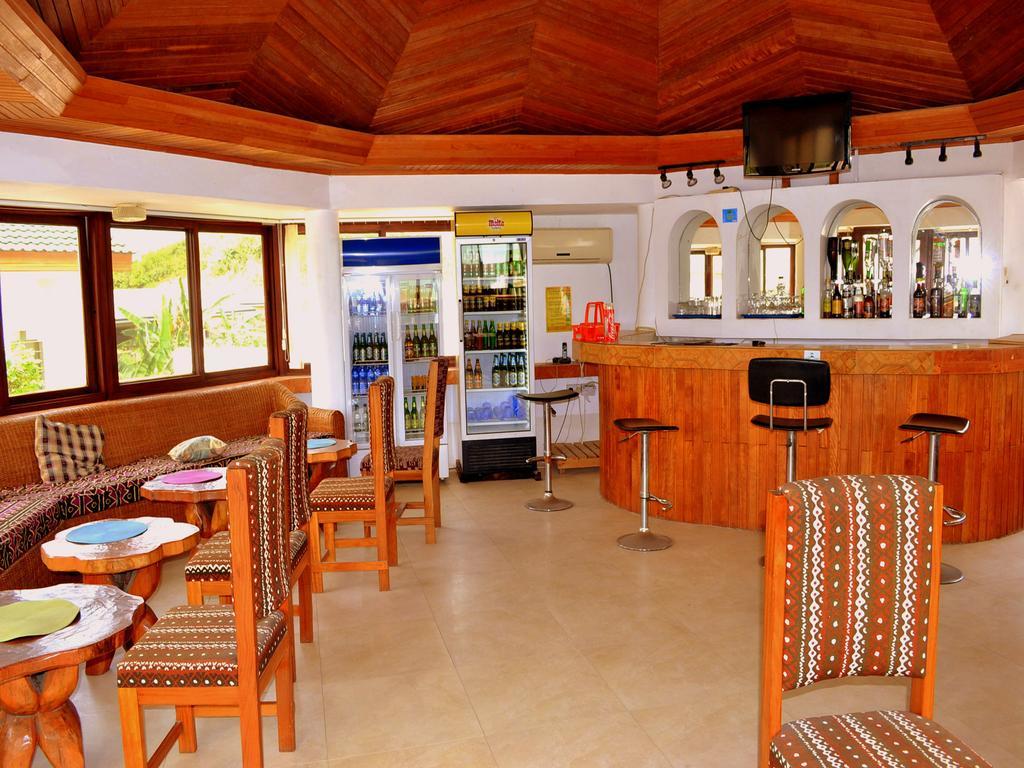 Hotel Loreto Кейп Коуст Екстериор снимка